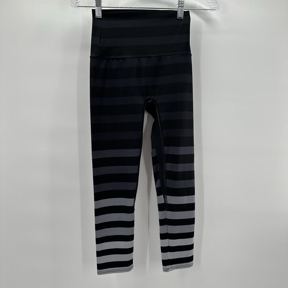K-Deer Leggings Womens Small Gray‎ Black Ombre Jody Stripe Gym Training